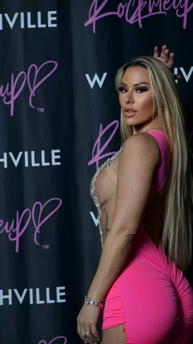 لباس جنجالی سکسی کایندلی مایرز